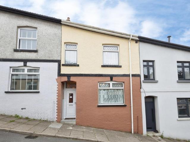 House for sale in Tonyrefail, Coedely
