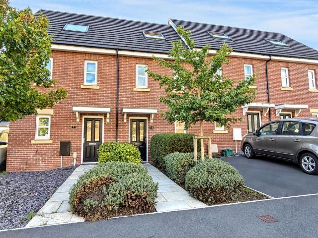 House for sale in Llantilio Pertholey, Mardy