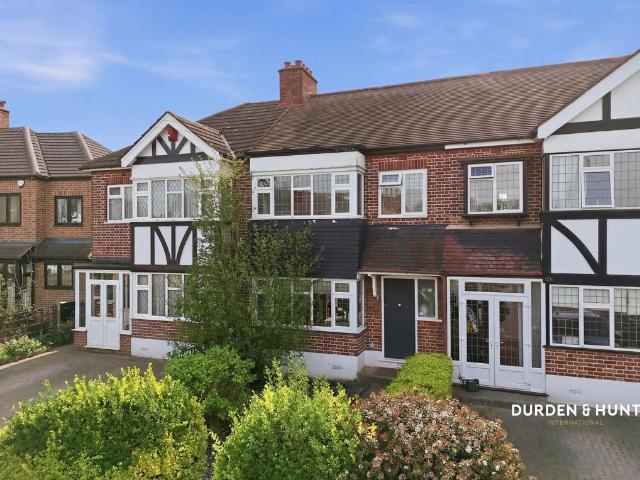 House for sale in Woodford Bridge, Greater London