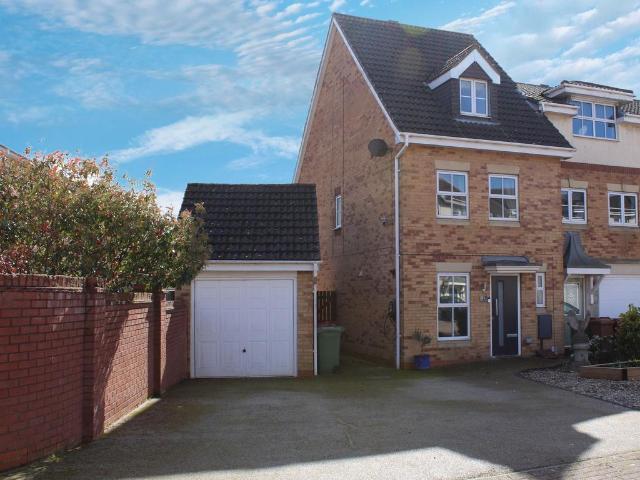 House for sale in Broughton, North Lincolnshire