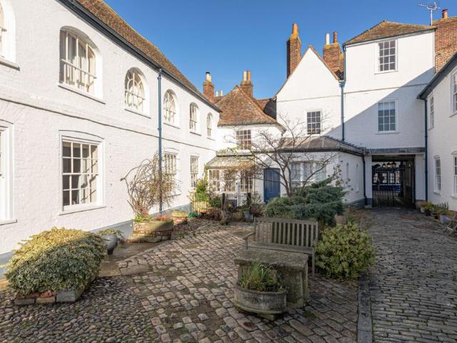 House for sale in Oad Street, Kent