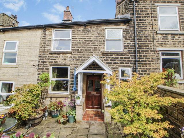 House for sale in Shirebrook Park, Charlesworth