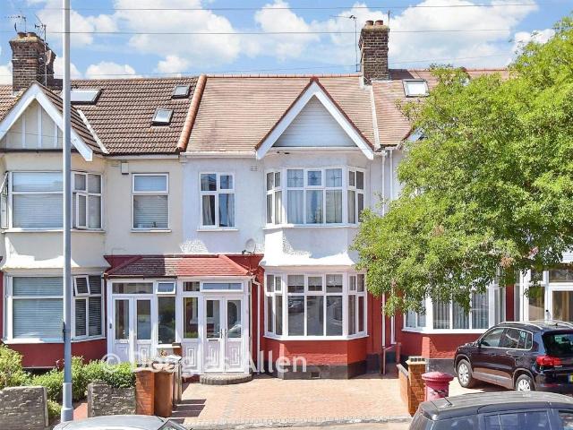 House for sale in Chingford, Greater London