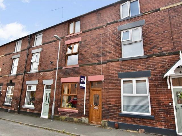 House for sale in Caldermoor, Burnedge