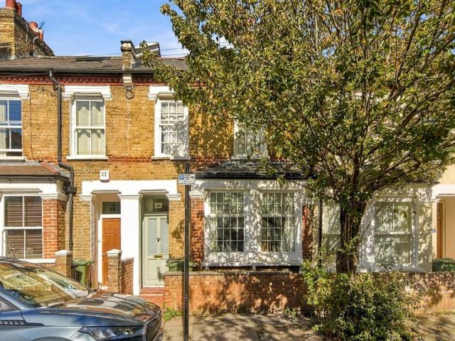 House for sale in Blenheim Gardens Estate, Greater London