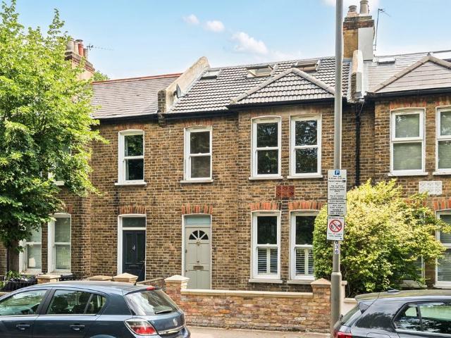 House for sale in Summerstown, Greater London