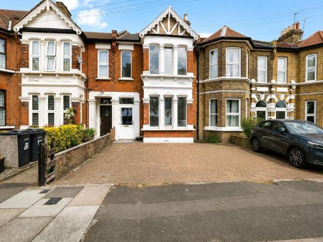 House for sale in Gants Hill, Greater London