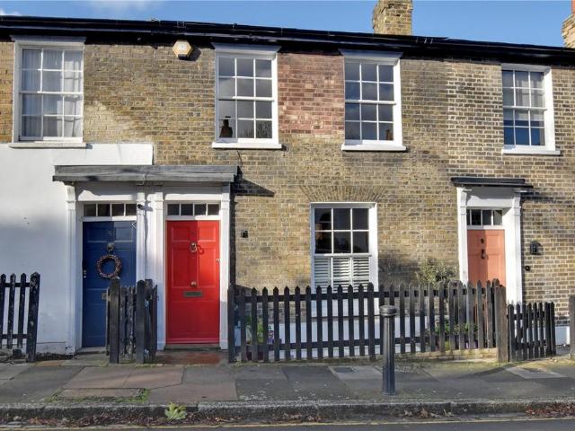House for sale in East Greenwich, Greater London