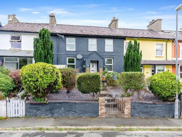 House for sale in Llanllyfni, Talysarn