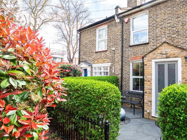 House for sale in Strawberry Hill, Greater London