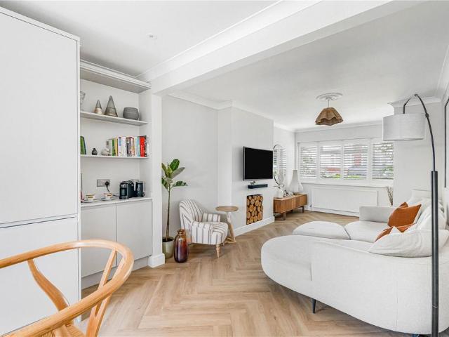 House for sale in Colney Hatch, Greater London