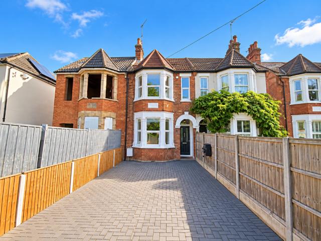 House for sale in Pilgrims' Hatch, Brentwood