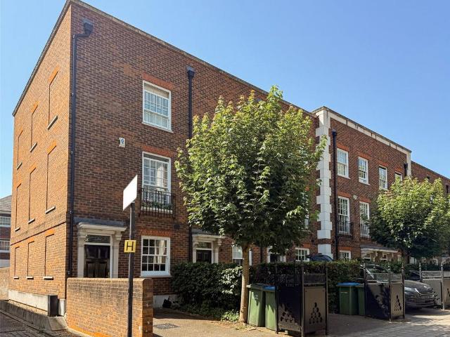 House for sale in Greater London