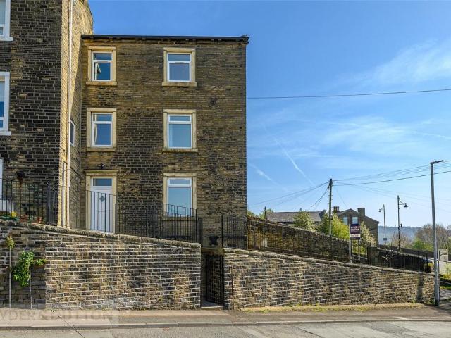 House for sale in Willowfield, Sowerby Bridge