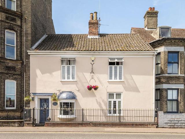 House for sale in Stokesby, Norfolk