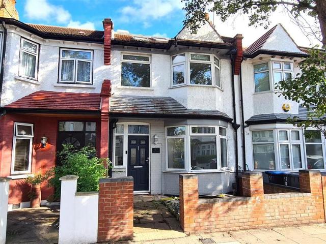 House for sale in Bowes, Greater London