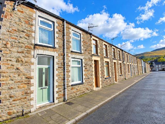 House for sale in Pentre, Ton Pentre