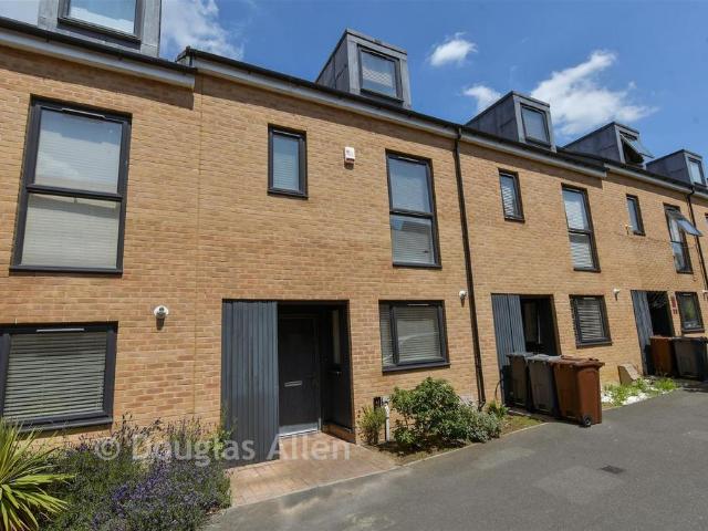 House for sale in Greater London