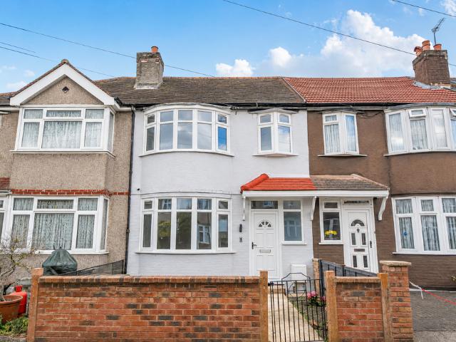 House for sale in London Borough of Merton, Mitcham