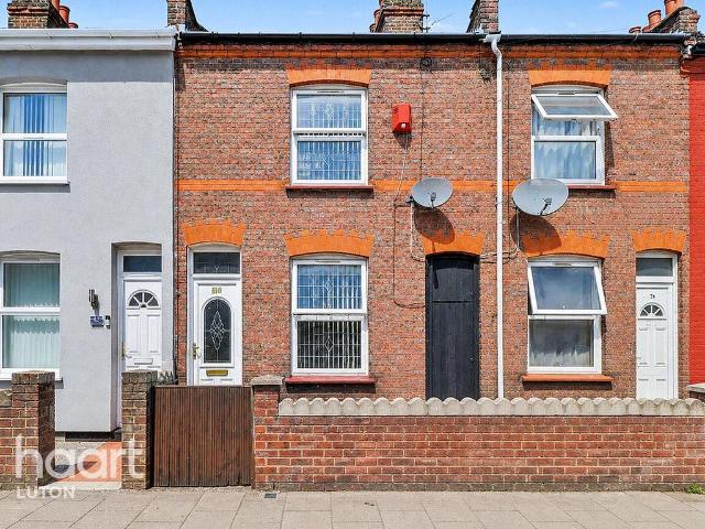 House for sale in Spring Park, Luton
