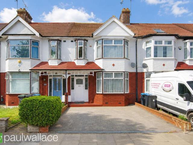 House for sale in Bowes, Greater London