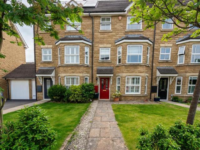 House for sale in Tranmere Park, Guiseley