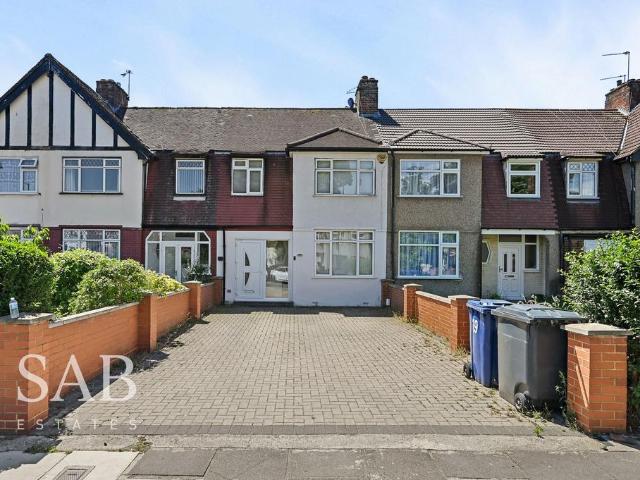 House for sale in London Borough of Ealing, Greenford