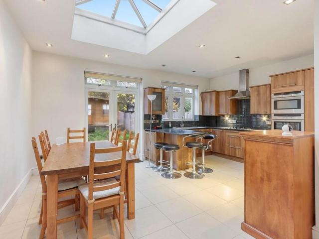 House for sale in Bowes, Greater London