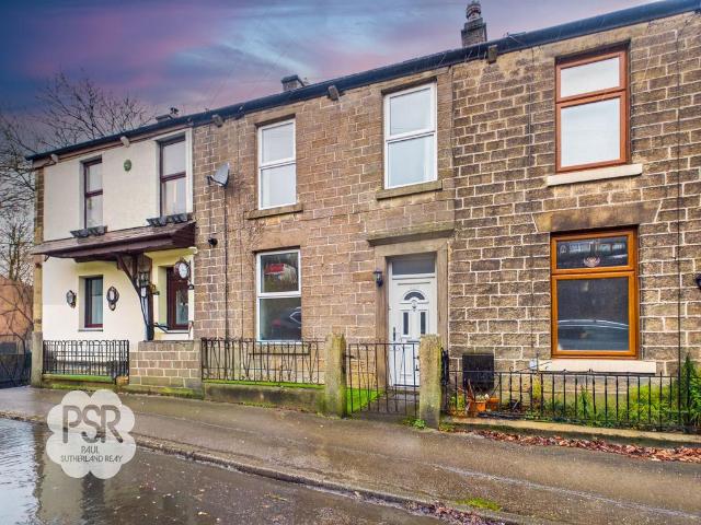 House for sale in Charlesworth, East Midlands