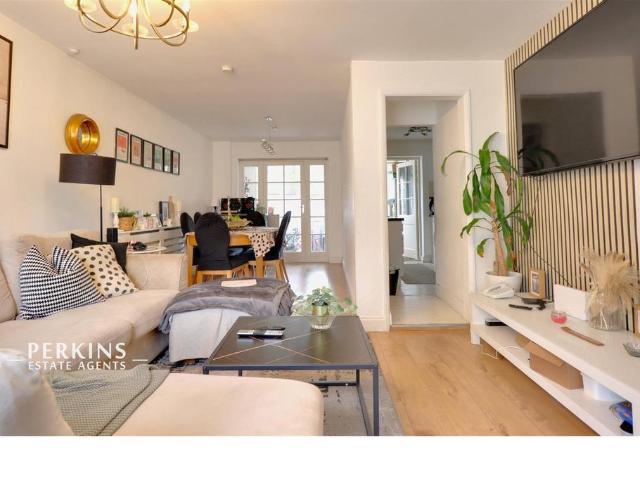 House for sale in London Borough of Ealing, Greenford