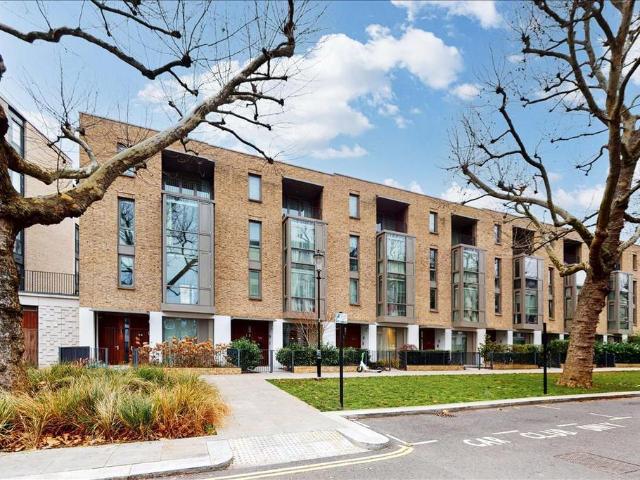 House for sale in North Kensington, Greater London