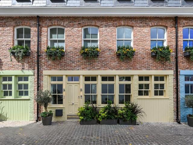 House for sale in Earl's Court, Greater London