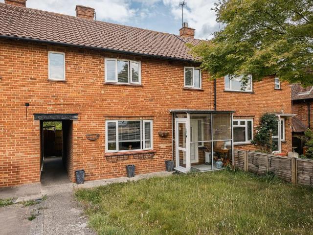 House for sale in Hillview, Surrey