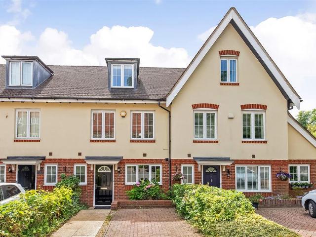 House for sale in Caterham Valley, Hillview