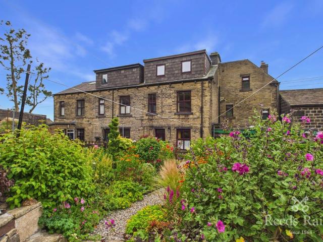 House for sale in Old Town, West Yorkshire