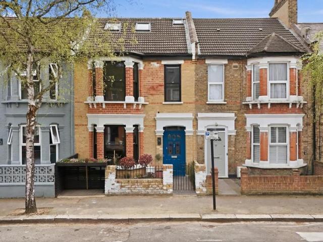 House for sale in London Borough of Waltham Forest, Greater London