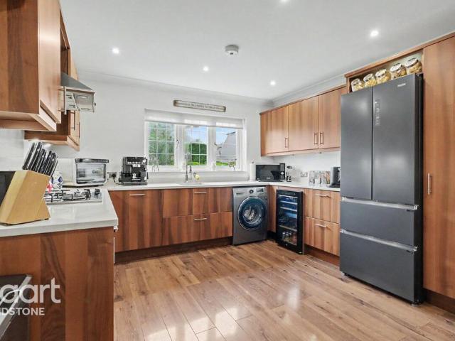 House for sale in Kingswood, Midway