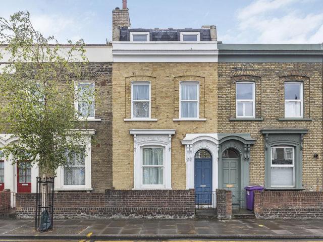 House for sale in Old Ford, Mile End
