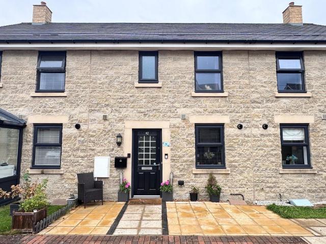 House for sale in Charlesworth, East Midlands