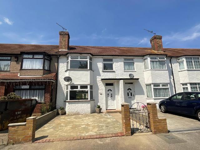 House for sale in Elm Park, Greater London