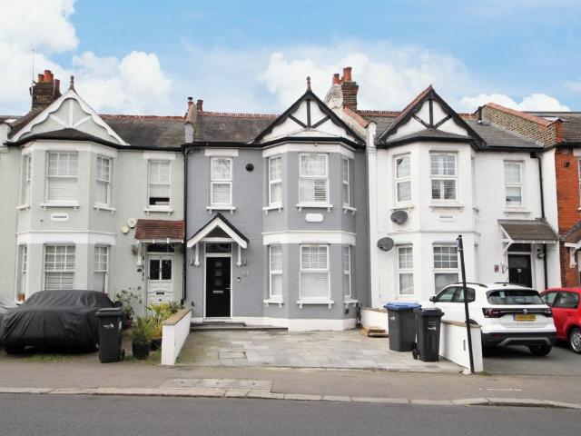 House for sale in Winchmore Hill, Palmers Green