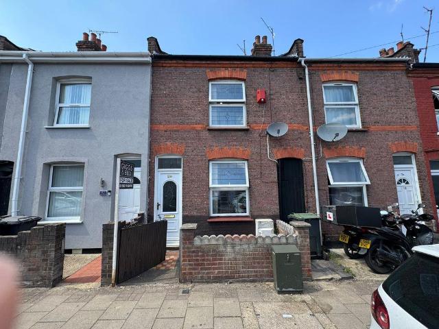 House for sale in Spring Park, Luton