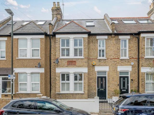 House for sale in South Wimbledon, Greater London