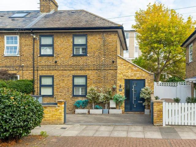 House for sale in Cubitt Town, Greater London