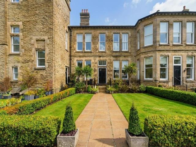 House for sale in Tranmere Park, West Yorkshire