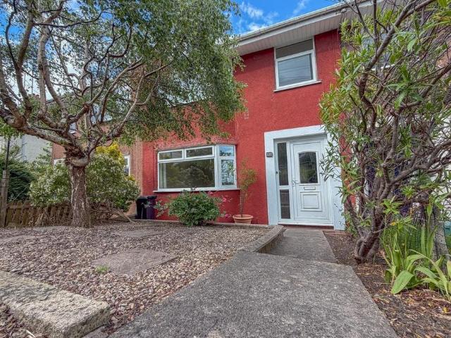 House for sale in Kingswood