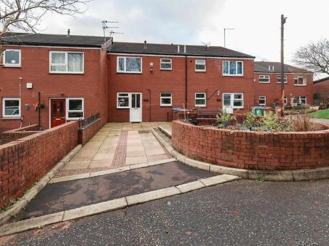 House for sale in Lady House, Burnedge