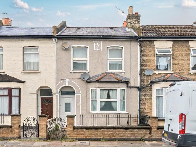 House for sale in Nunhead, Greater London