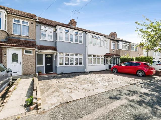 House for sale in Elm Park, Greater London