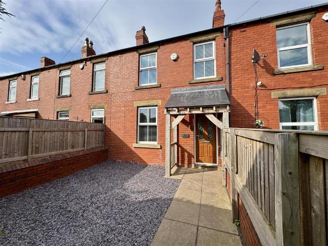 House for sale in Shelley, Skelmanthorpe